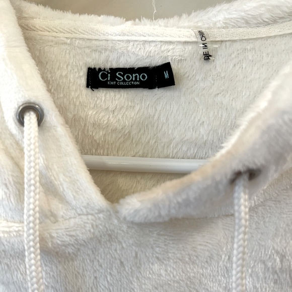 Hoody & Shorts - Picture 3 of 7